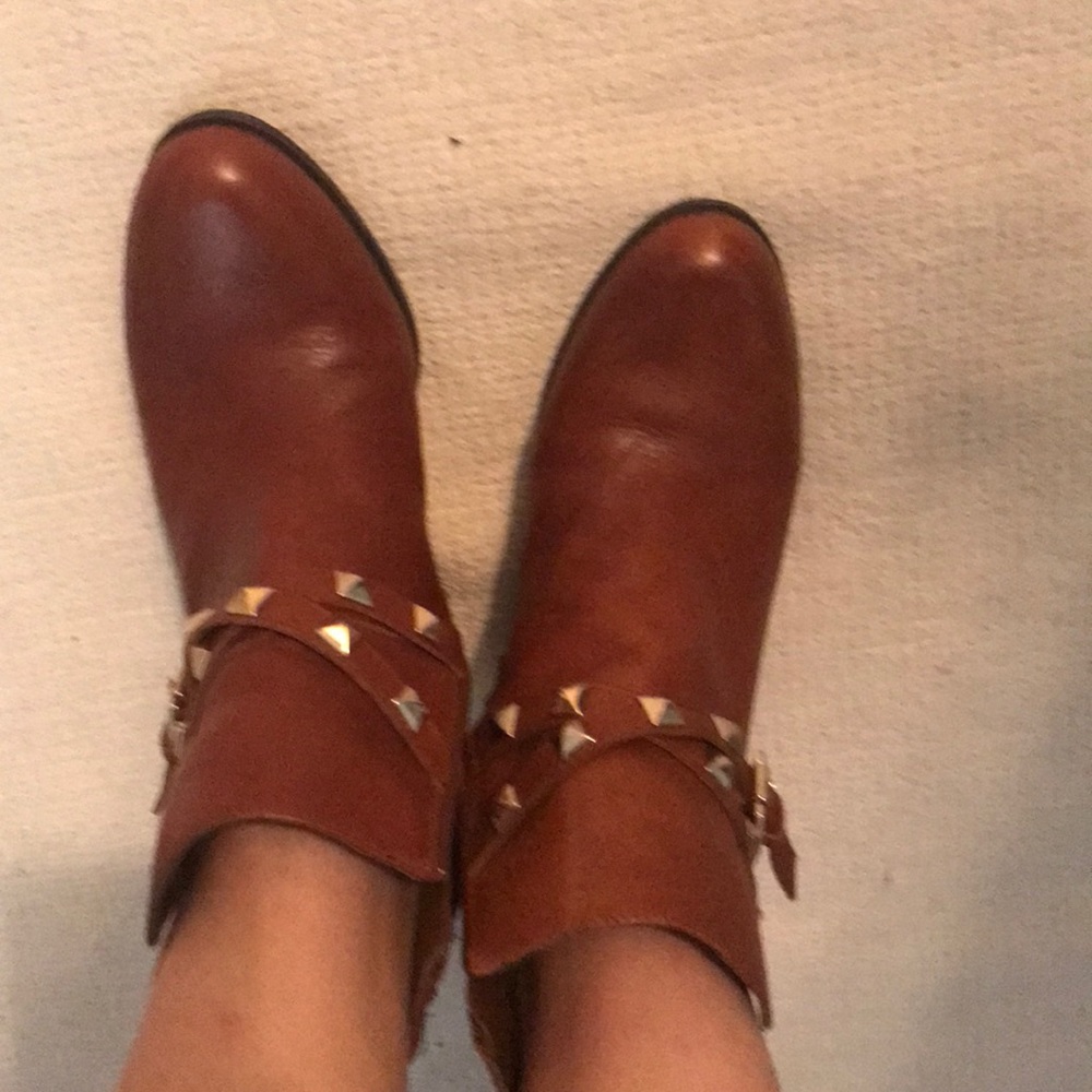 GUESS BROWN BOOTS SUPER CUTE